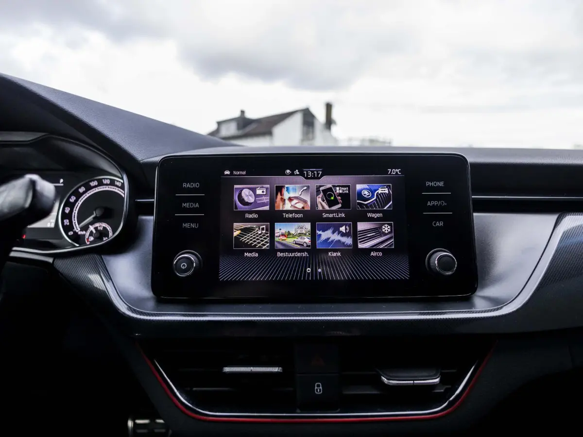1.5 TSI Sport Business wegklapbare trekhaak, stoelverwarming, all-season banden