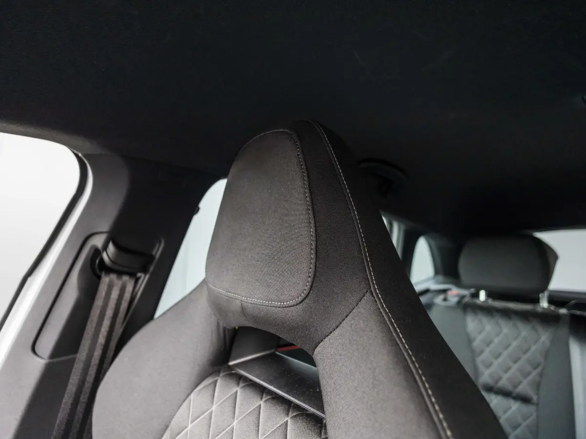 1.5 TSI Sport Business wegklapbare trekhaak, stoelverwarming, all-season banden