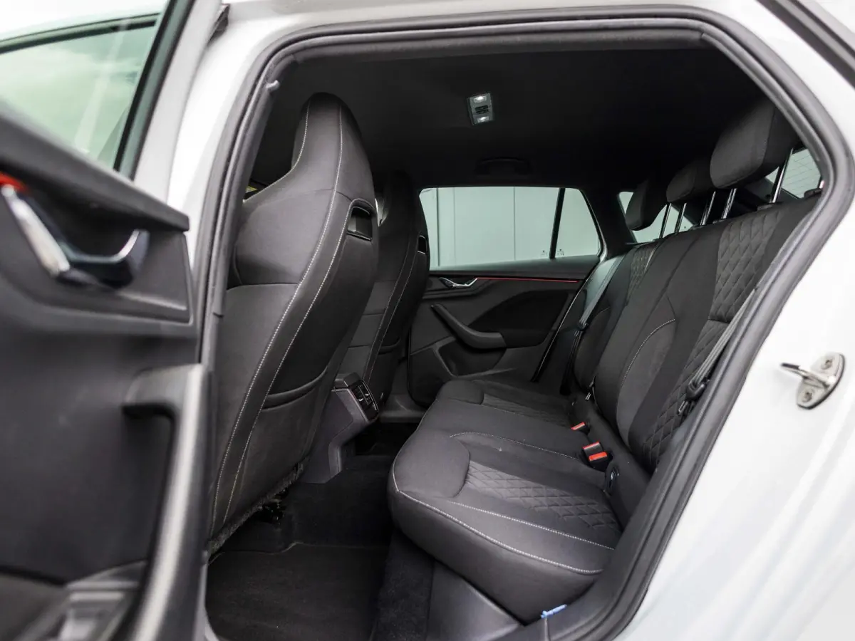 1.5 TSI Sport Business wegklapbare trekhaak, stoelverwarming, all-season banden