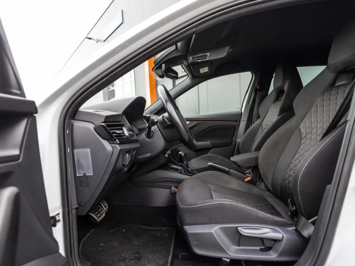 1.5 TSI Sport Business wegklapbare trekhaak, stoelverwarming, all-season banden