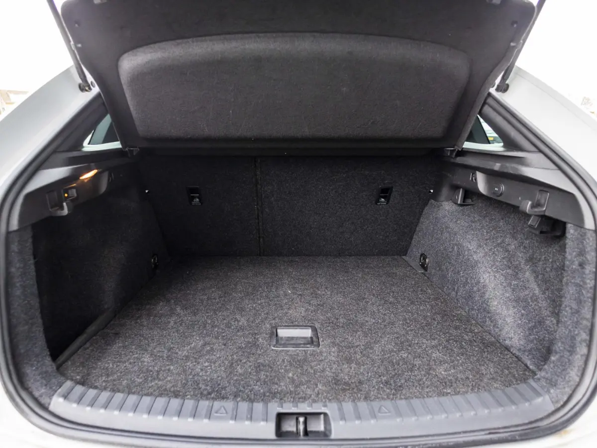 1.5 TSI Sport Business wegklapbare trekhaak, stoelverwarming, all-season banden