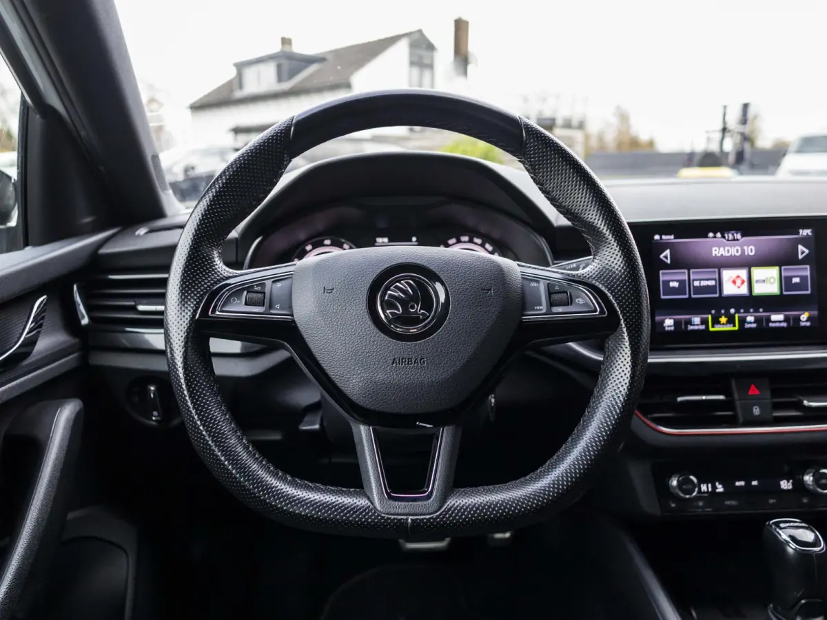 1.5 TSI Sport Business wegklapbare trekhaak, stoelverwarming, all-season banden