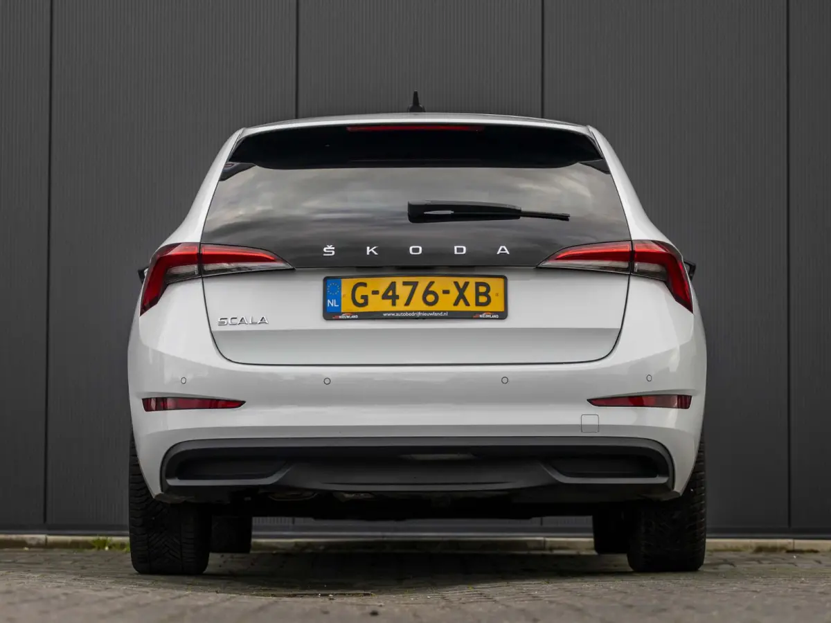 1.5 TSI Sport Business wegklapbare trekhaak, stoelverwarming, all-season banden