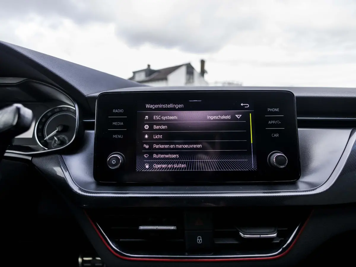 1.5 TSI Sport Business wegklapbare trekhaak, stoelverwarming, all-season banden
