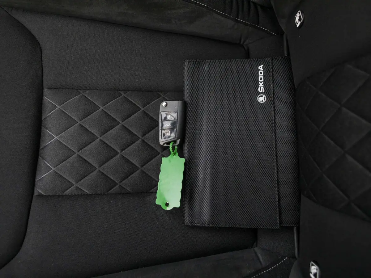 1.5 TSI Sport Business wegklapbare trekhaak, stoelverwarming, all-season banden