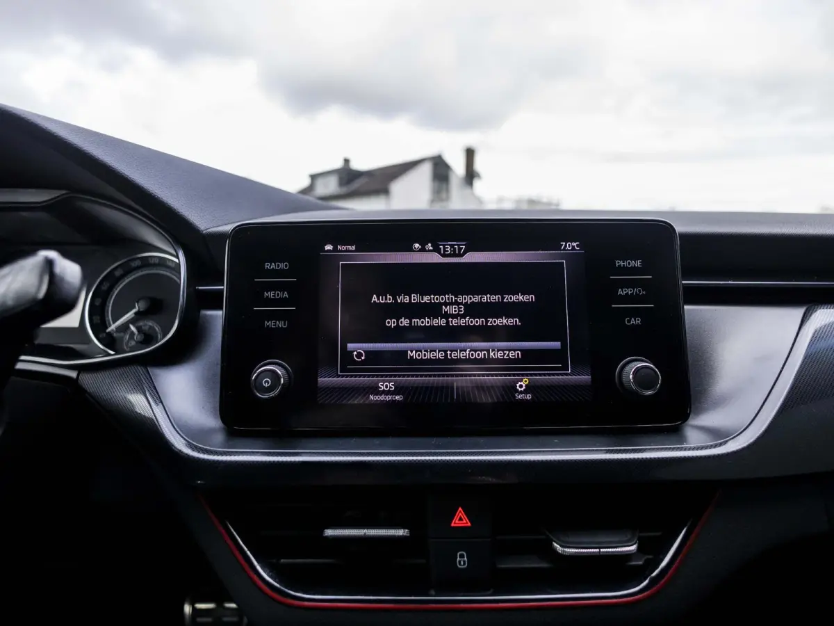 1.5 TSI Sport Business wegklapbare trekhaak, stoelverwarming, all-season banden