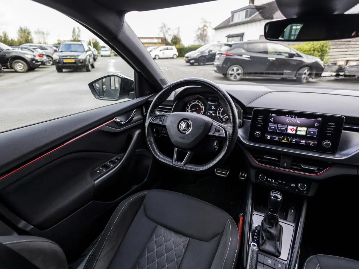1.5 TSI Sport Business wegklapbare trekhaak, stoelverwarming, all-season banden