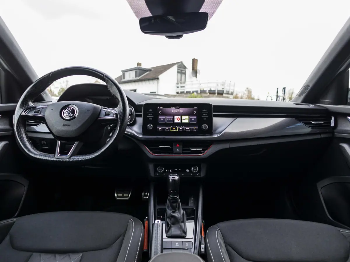 1.5 TSI Sport Business wegklapbare trekhaak, stoelverwarming, all-season banden