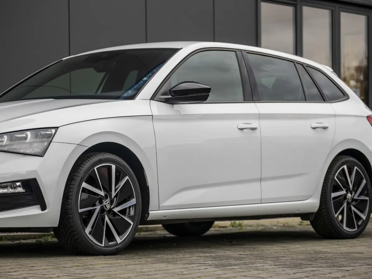 1.5 TSI Sport Business wegklapbare trekhaak, stoelverwarming, all-season banden