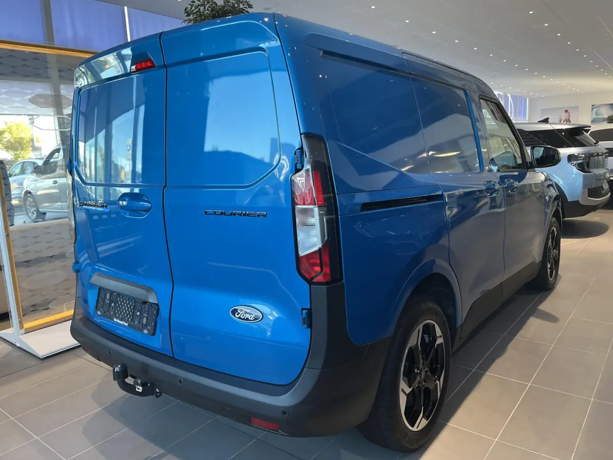 Cour. Limited 44 kWh | Adaptive Cruise Ctrl. | Trekhaak | Achteruitrijcamera | 17'' LMV | Navigatie | Draadloze Oplader |