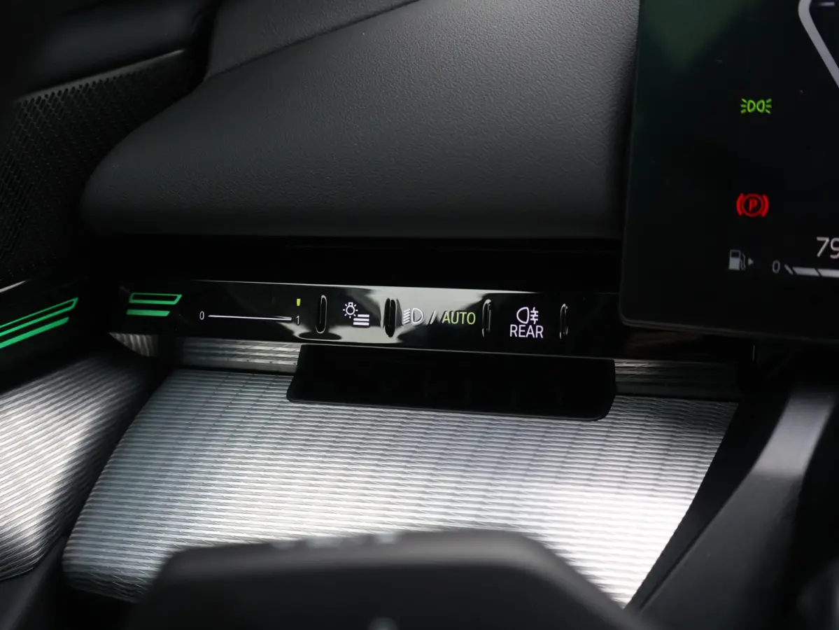 520i M Sportpakket Pro | Verwarmd Stuurwiel | Comfort Access | Elektrische Trekhaak | Panoramadak | Harman-Kardon | Stoelverwarming |