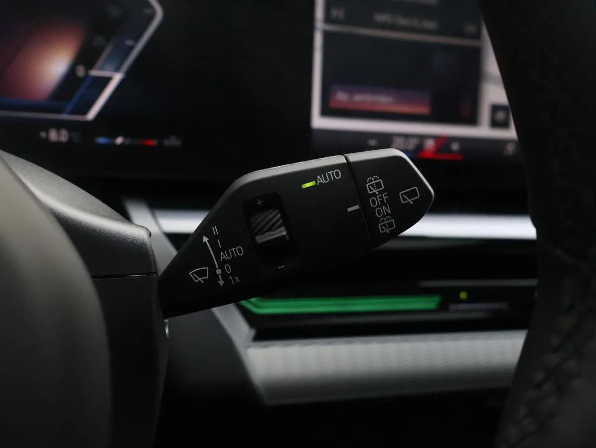 520i M Sportpakket Pro | Verwarmd Stuurwiel | Comfort Access | Elektrische Trekhaak | Panoramadak | Harman-Kardon | Stoelverwarming |