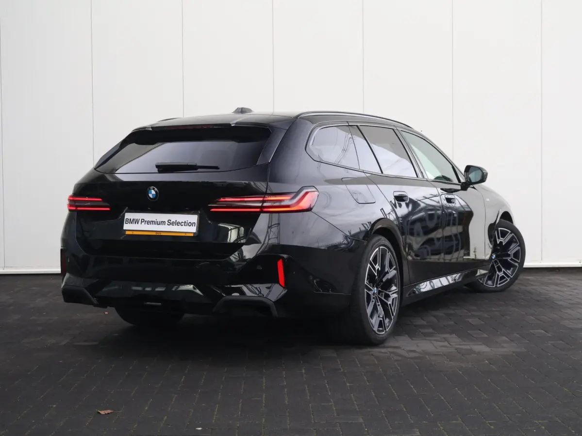 520i M Sportpakket Pro | Verwarmd Stuurwiel | Comfort Access | Elektrische Trekhaak | Panoramadak | Harman-Kardon | Stoelverwarming |
