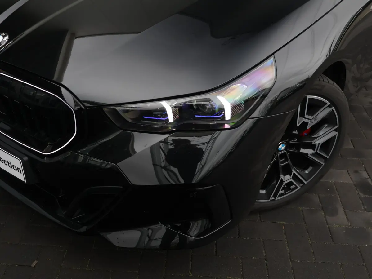 520i M Sportpakket Pro | Verwarmd Stuurwiel | Comfort Access | Elektrische Trekhaak | Panoramadak | Harman-Kardon | Stoelverwarming |