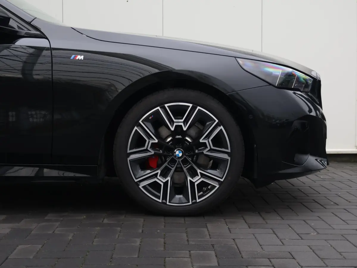 520i M Sportpakket Pro | Verwarmd Stuurwiel | Comfort Access | Elektrische Trekhaak | Panoramadak | Harman-Kardon | Stoelverwarming |