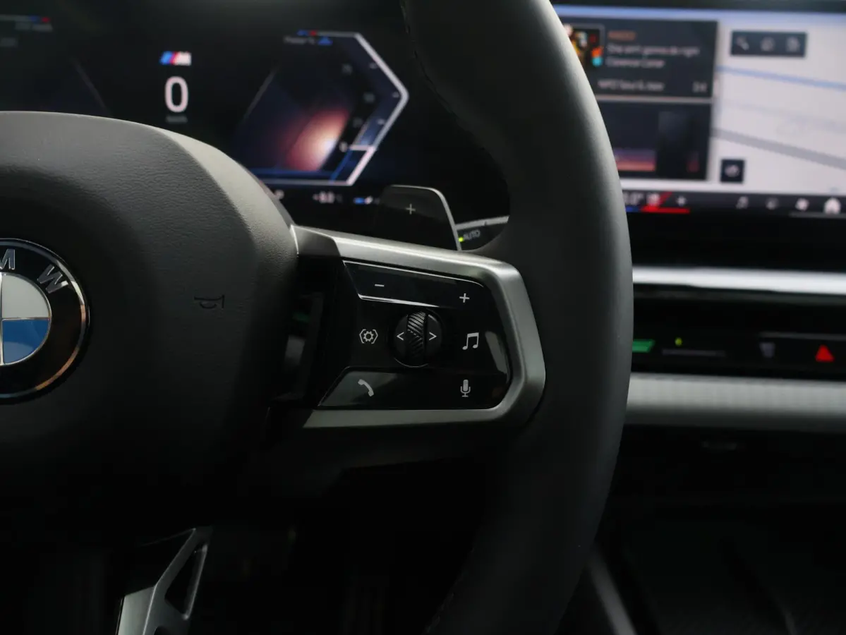 520i M Sportpakket Pro | Verwarmd Stuurwiel | Comfort Access | Elektrische Trekhaak | Panoramadak | Harman-Kardon | Stoelverwarming |