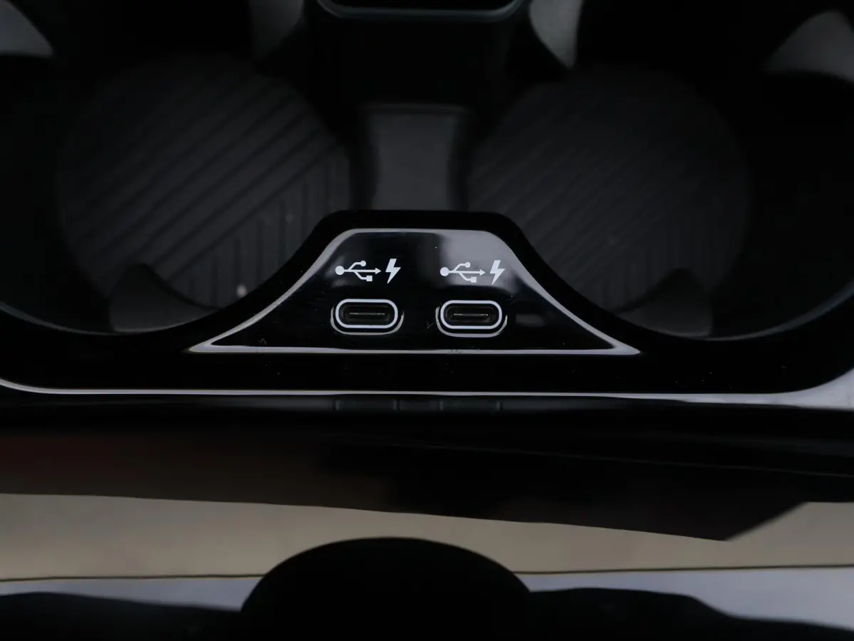 520i M Sportpakket Pro | Verwarmd Stuurwiel | Comfort Access | Elektrische Trekhaak | Panoramadak | Harman-Kardon | Stoelverwarming |