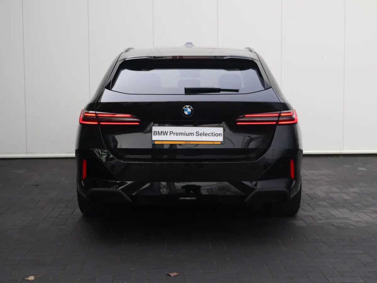 520i M Sportpakket Pro | Verwarmd Stuurwiel | Comfort Access | Elektrische Trekhaak | Panoramadak | Harman-Kardon | Stoelverwarming |