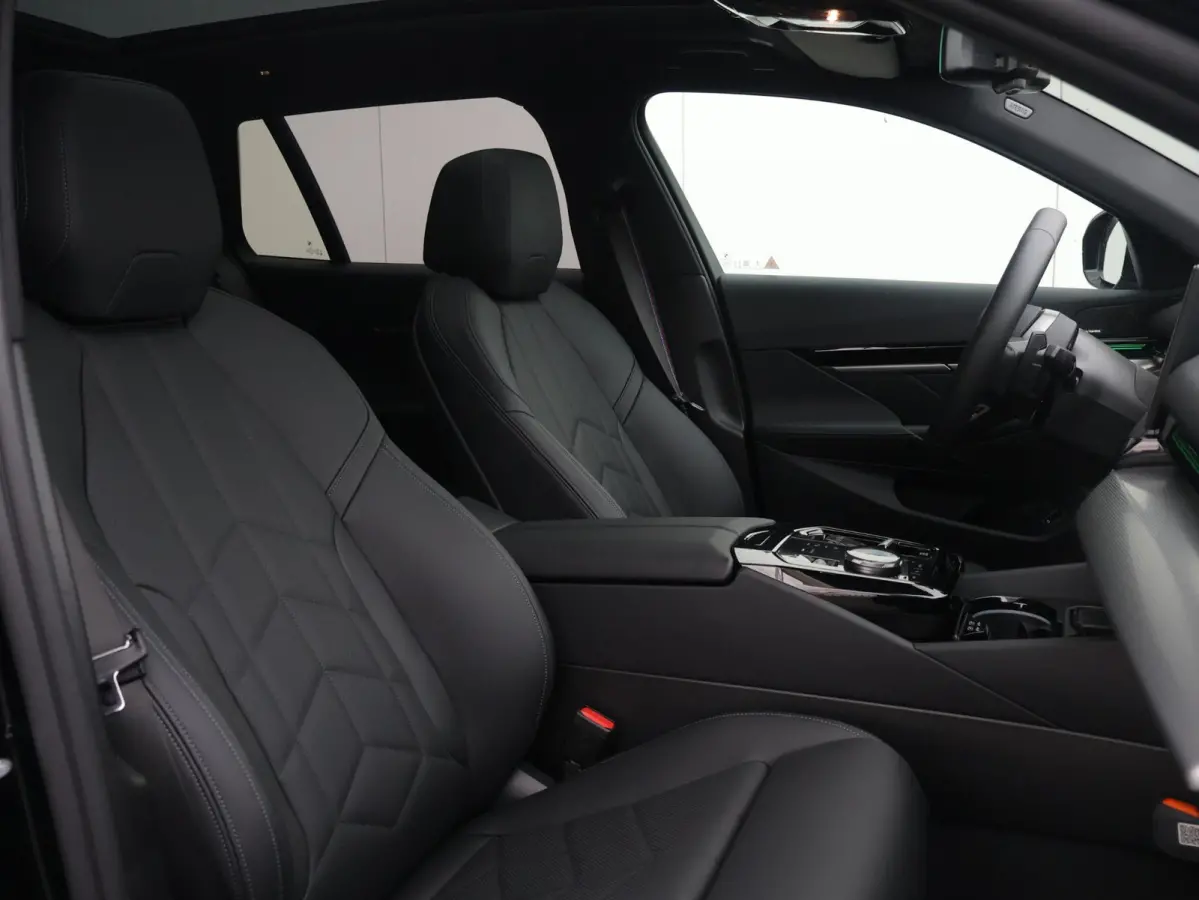 520i M Sportpakket Pro | Verwarmd Stuurwiel | Comfort Access | Elektrische Trekhaak | Panoramadak | Harman-Kardon | Stoelverwarming |