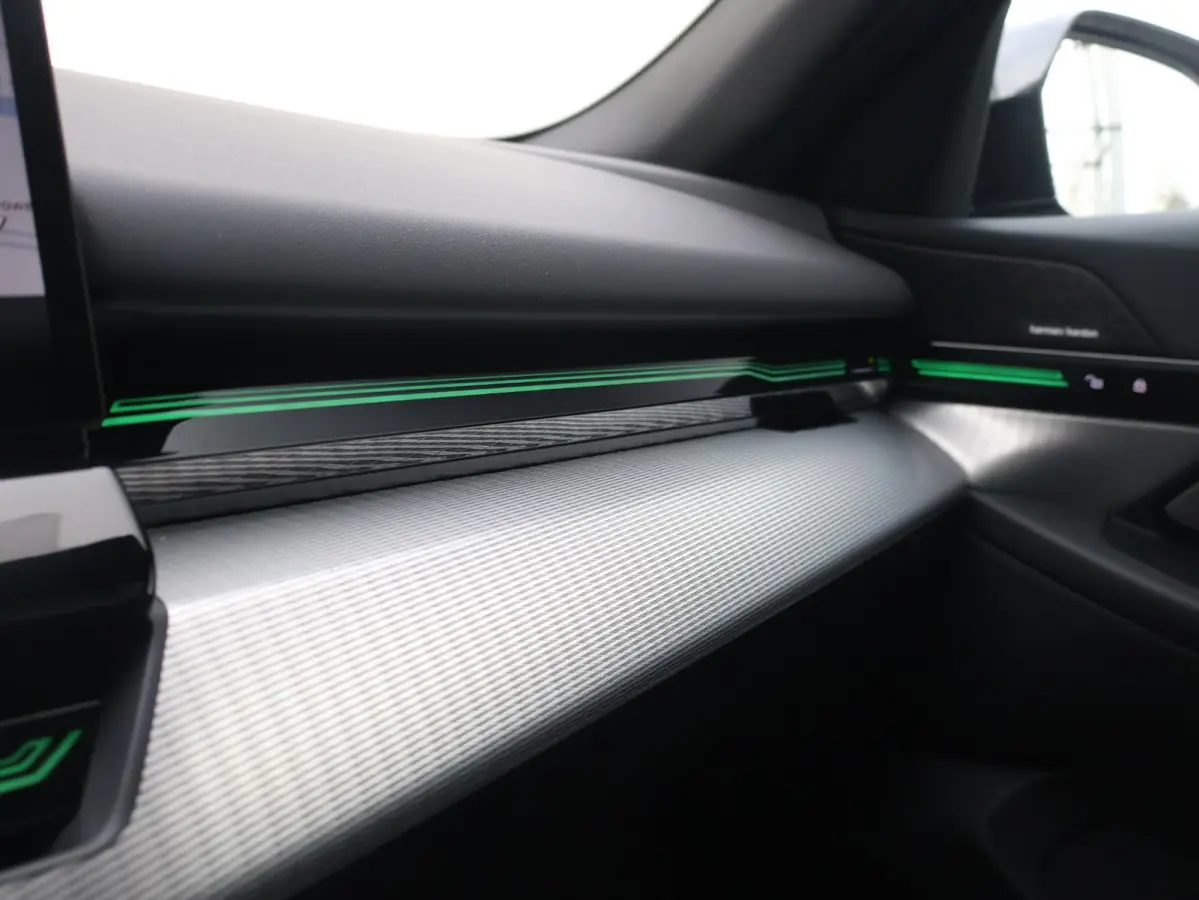520i M Sportpakket Pro | Verwarmd Stuurwiel | Comfort Access | Elektrische Trekhaak | Panoramadak | Harman-Kardon | Stoelverwarming |