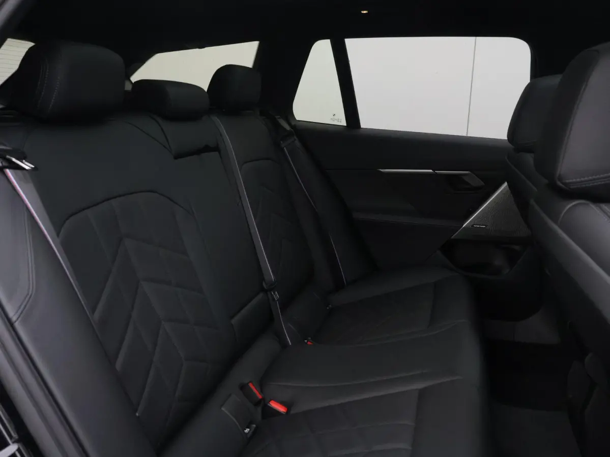 520i M Sportpakket Pro | Verwarmd Stuurwiel | Comfort Access | Elektrische Trekhaak | Panoramadak | Harman-Kardon | Stoelverwarming |