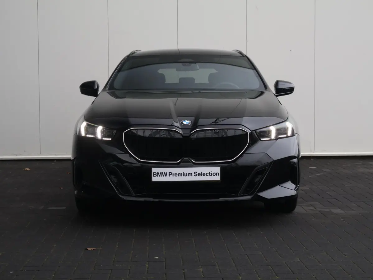 520i M Sportpakket Pro | Verwarmd Stuurwiel | Comfort Access | Elektrische Trekhaak | Panoramadak | Harman-Kardon | Stoelverwarming |