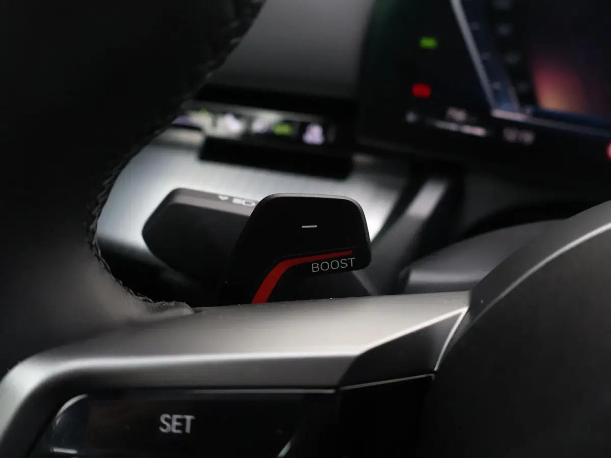 520i M Sportpakket Pro | Verwarmd Stuurwiel | Comfort Access | Elektrische Trekhaak | Panoramadak | Harman-Kardon | Stoelverwarming |