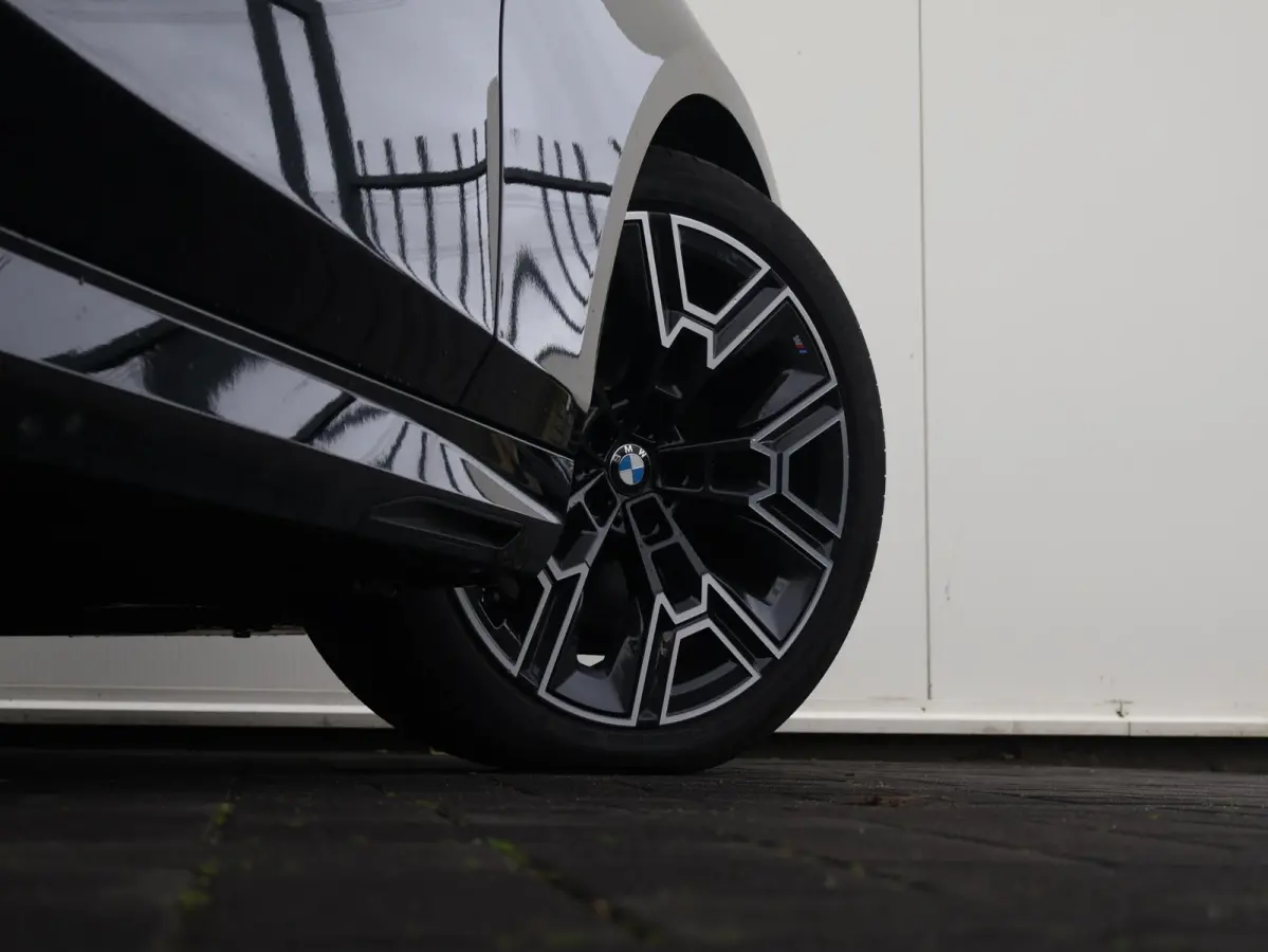 520i M Sportpakket Pro | Verwarmd Stuurwiel | Comfort Access | Elektrische Trekhaak | Panoramadak | Harman-Kardon | Stoelverwarming |