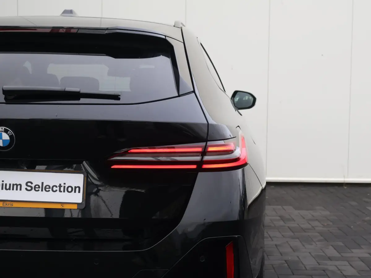 520i M Sportpakket Pro | Verwarmd Stuurwiel | Comfort Access | Elektrische Trekhaak | Panoramadak | Harman-Kardon | Stoelverwarming |