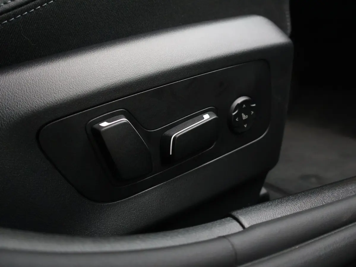 520i M Sportpakket Pro | Verwarmd Stuurwiel | Comfort Access | Elektrische Trekhaak | Panoramadak | Harman-Kardon | Stoelverwarming |