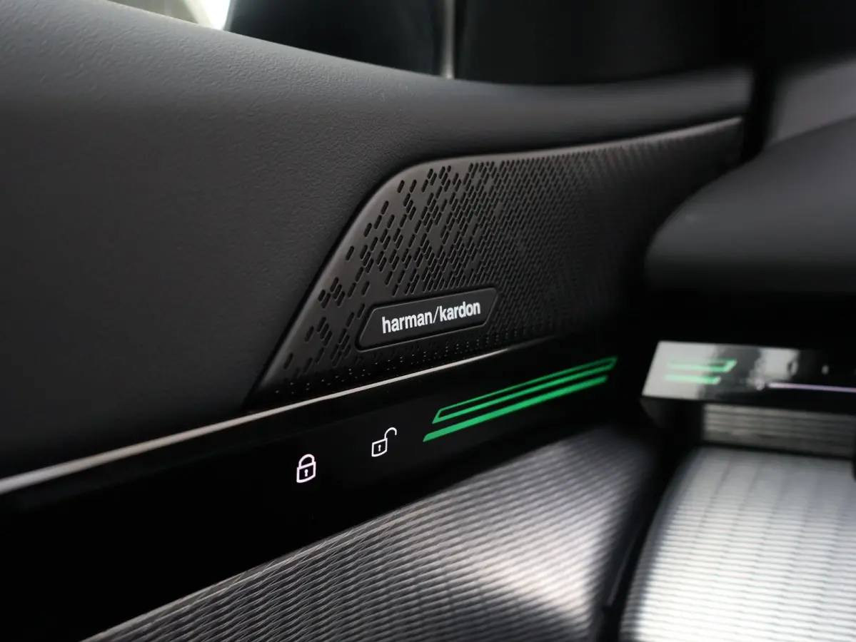 520i M Sportpakket Pro | Verwarmd Stuurwiel | Comfort Access | Elektrische Trekhaak | Panoramadak | Harman-Kardon | Stoelverwarming |