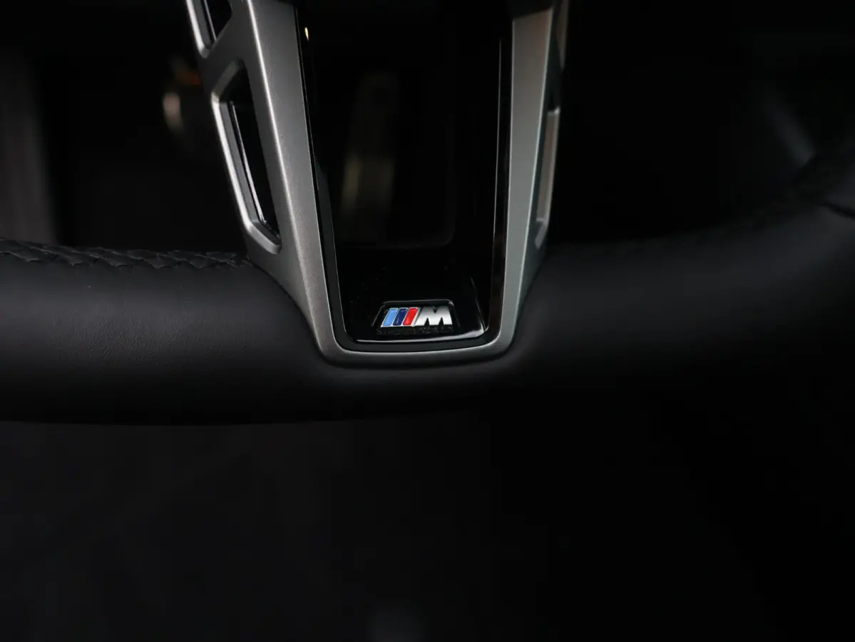 520i M Sportpakket Pro | Verwarmd Stuurwiel | Comfort Access | Elektrische Trekhaak | Panoramadak | Harman-Kardon | Stoelverwarming |
