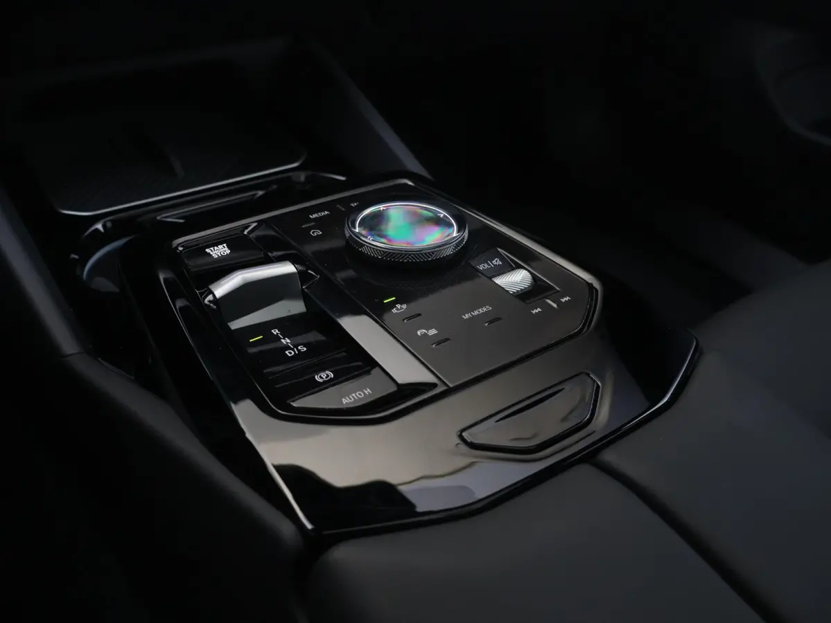 520i M Sportpakket Pro | Verwarmd Stuurwiel | Comfort Access | Elektrische Trekhaak | Panoramadak | Harman-Kardon | Stoelverwarming |