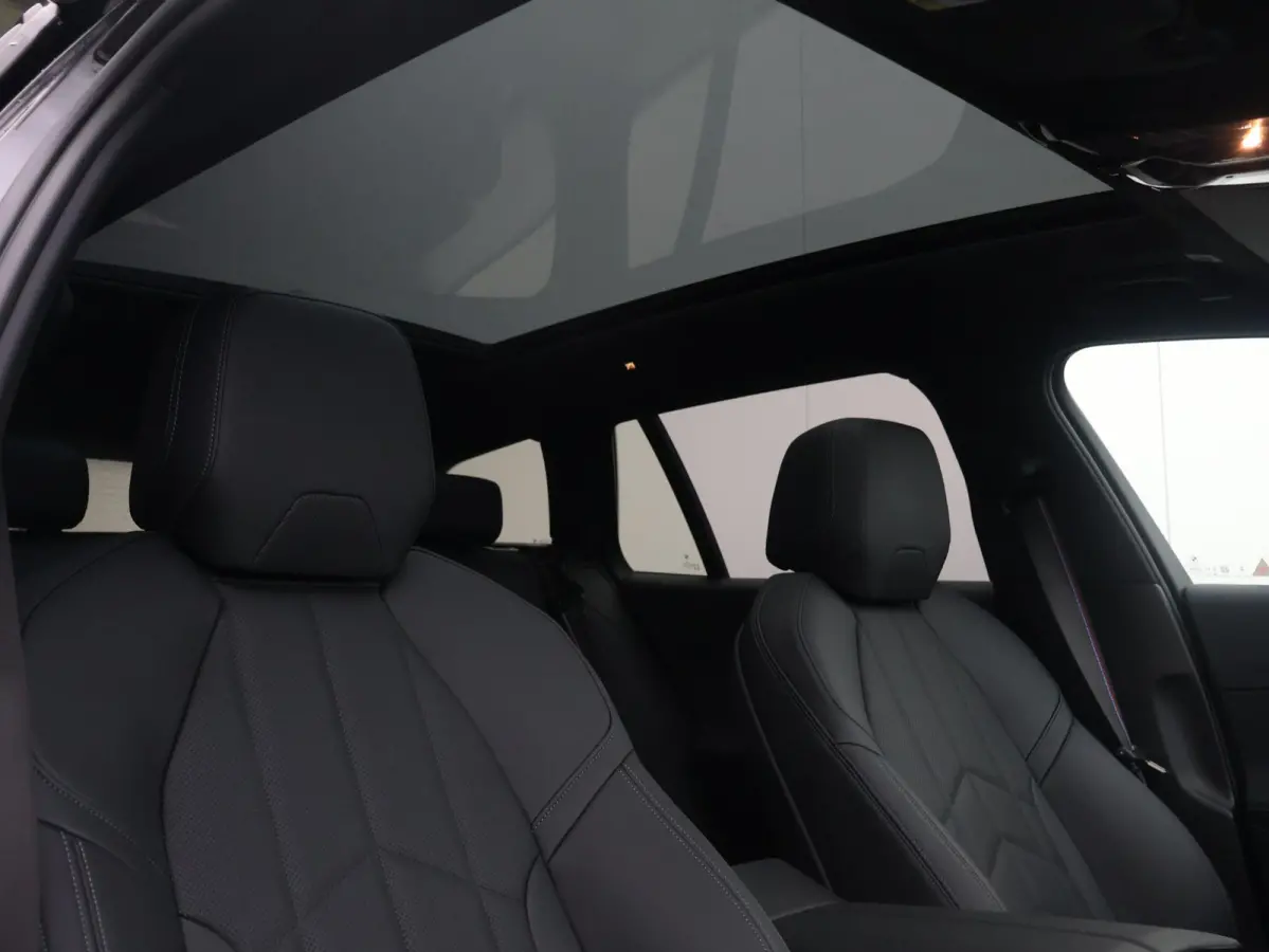 520i M Sportpakket Pro | Verwarmd Stuurwiel | Comfort Access | Elektrische Trekhaak | Panoramadak | Harman-Kardon | Stoelverwarming |