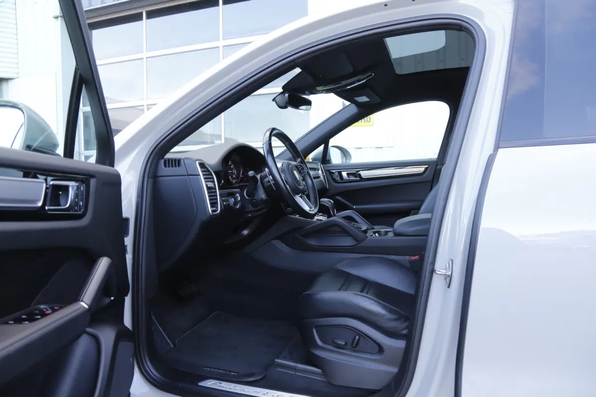 3.0 E-Hybrid Platinum Edition*BTW*Perfect Porsche Onderh.*1ste Eig*Krijt*PASM Luchtvering/PDCC/PDLS/Sportuitlaat/Pano/Bose/Sport Chrono/Sfeer/Stoelverw./Camera/Keyless Entry+go/Memorie/Elek.