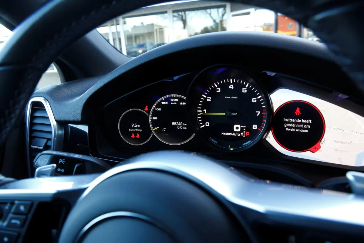3.0 E-Hybrid Platinum Edition*BTW*Perfect Porsche Onderh.*1ste Eig*Krijt*PASM Luchtvering/PDCC/PDLS/Sportuitlaat/Pano/Bose/Sport Chrono/Sfeer/Stoelverw./Camera/Keyless Entry+go/Memorie/Elek.