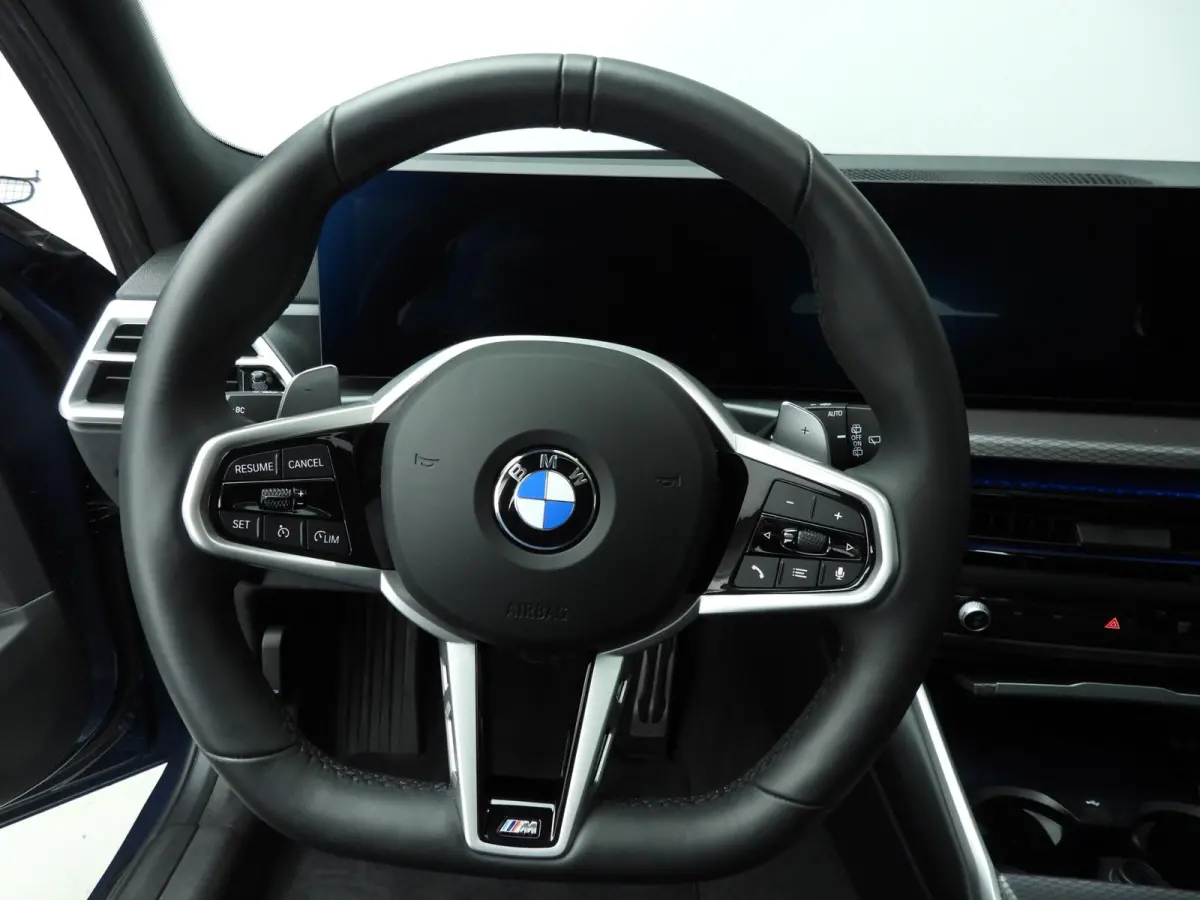 330d xDrive | M-Sportpakket | LED | Leder | HUD | Schuifdak | Trekhaak | Elektr. zetels | DAB | Harman-kardon sound | Alu 19 inch
