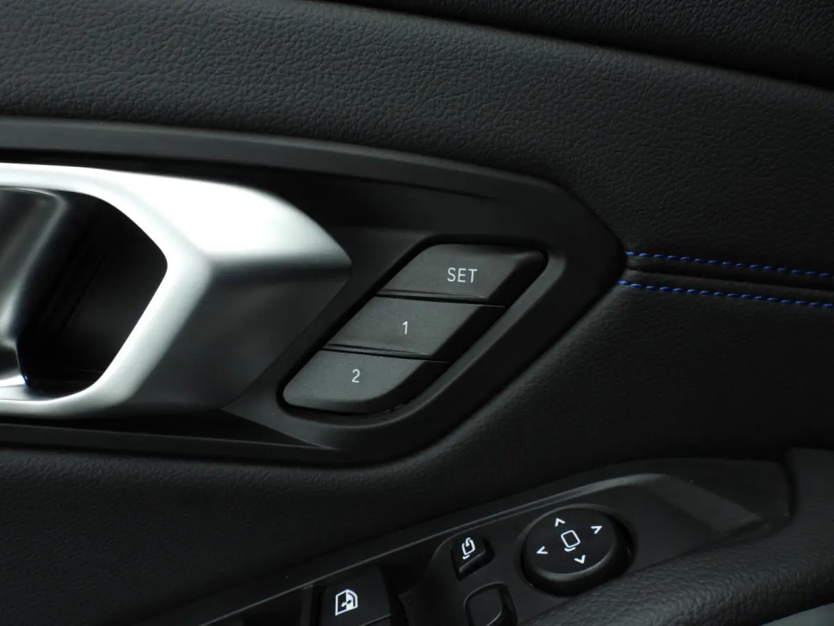 330d xDrive | M-Sportpakket | LED | Leder | HUD | Schuifdak | Trekhaak | Elektr. zetels | DAB | Harman-kardon sound | Alu 19 inch