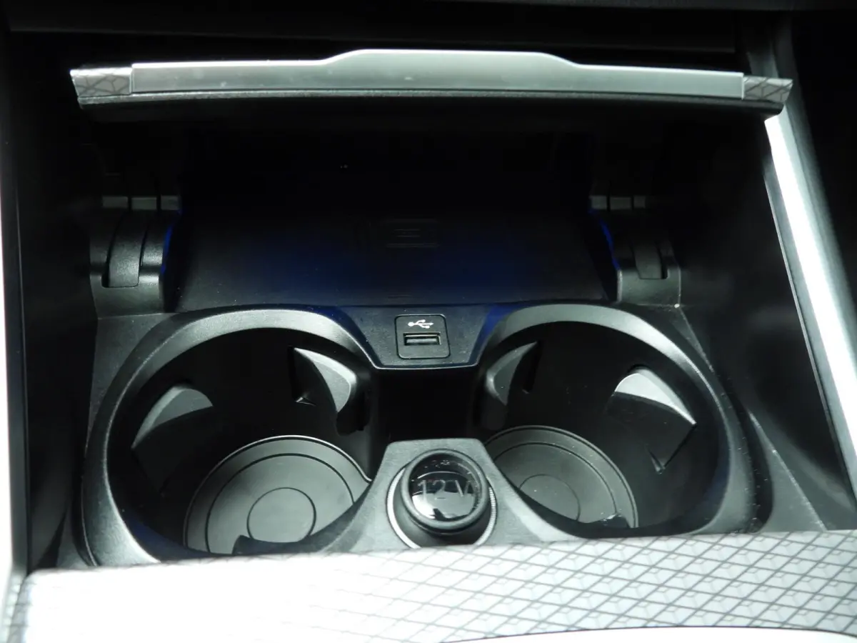 330d xDrive | M-Sportpakket | LED | Leder | HUD | Schuifdak | Trekhaak | Elektr. zetels | DAB | Harman-kardon sound | Alu 19 inch