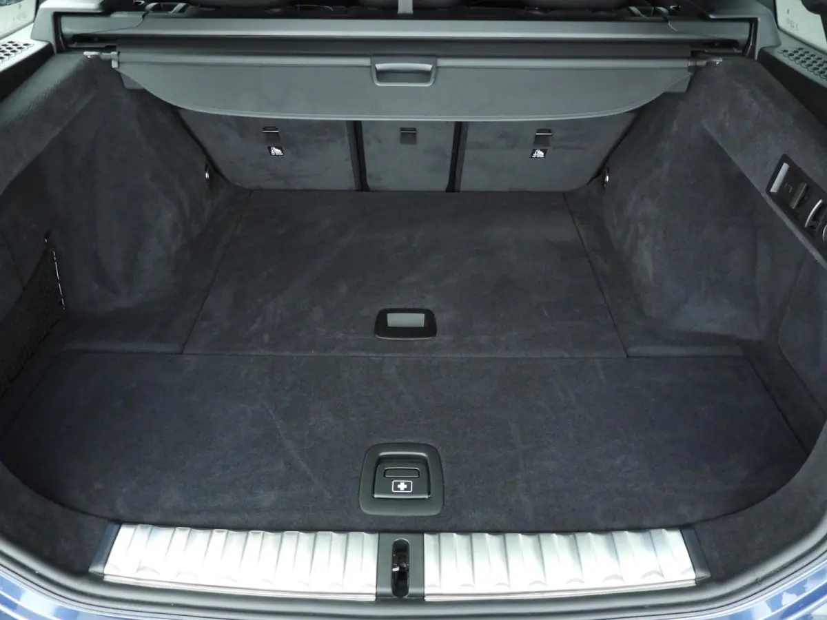 330d xDrive | M-Sportpakket | LED | Leder | HUD | Schuifdak | Trekhaak | Elektr. zetels | DAB | Harman-kardon sound | Alu 19 inch