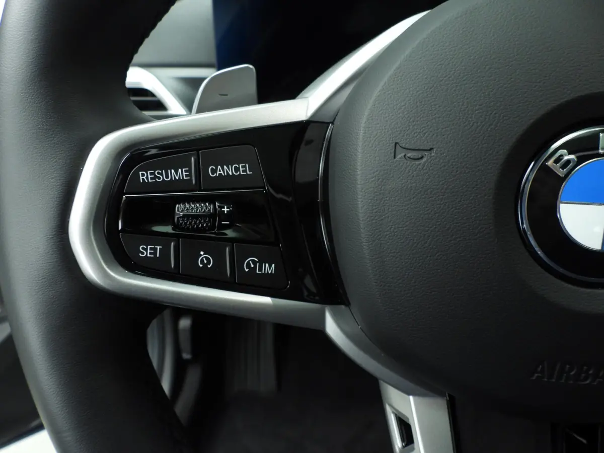330d xDrive | M-Sportpakket | LED | Leder | HUD | Schuifdak | Trekhaak | Elektr. zetels | DAB | Harman-kardon sound | Alu 19 inch