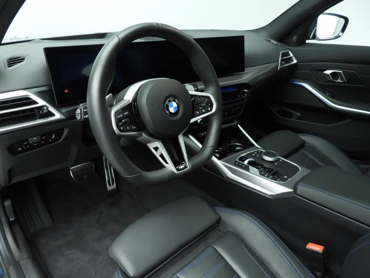 330d xDrive | M-Sportpakket | LED | Leder | HUD | Schuifdak | Trekhaak | Elektr. zetels | DAB | Harman-kardon sound | Alu 19 inch