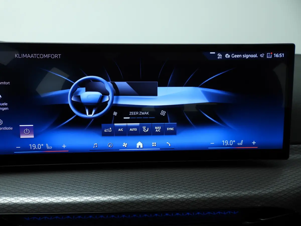 330d xDrive | M-Sportpakket | LED | Leder | HUD | Schuifdak | Trekhaak | Elektr. zetels | DAB | Harman-kardon sound | Alu 19 inch