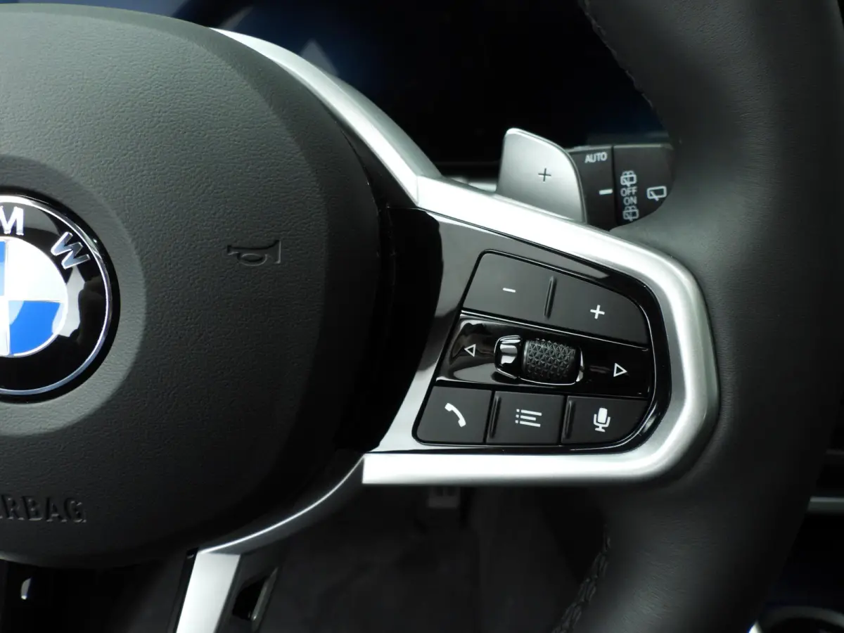 330d xDrive | M-Sportpakket | LED | Leder | HUD | Schuifdak | Trekhaak | Elektr. zetels | DAB | Harman-kardon sound | Alu 19 inch
