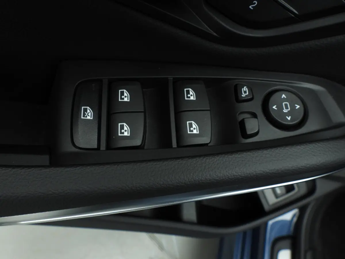 330d xDrive | M-Sportpakket | LED | Leder | HUD | Schuifdak | Trekhaak | Elektr. zetels | DAB | Harman-kardon sound | Alu 19 inch