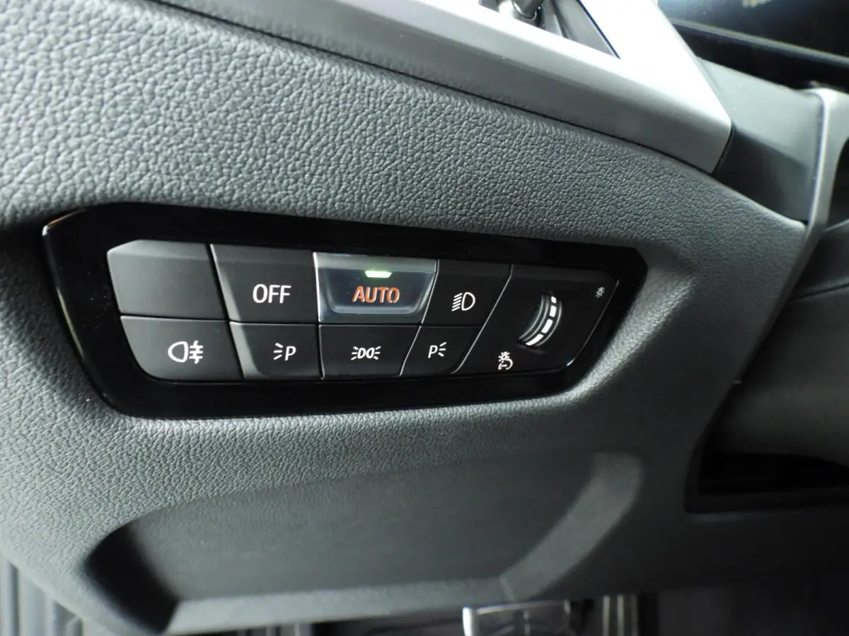 330d xDrive | M-Sportpakket | LED | Leder | HUD | Schuifdak | Trekhaak | Elektr. zetels | DAB | Harman-kardon sound | Alu 19 inch