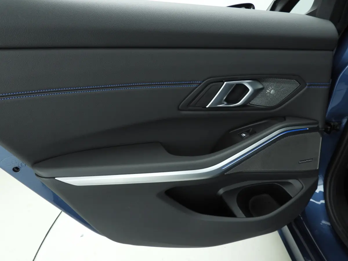 330d xDrive | M-Sportpakket | LED | Leder | HUD | Schuifdak | Trekhaak | Elektr. zetels | DAB | Harman-kardon sound | Alu 19 inch