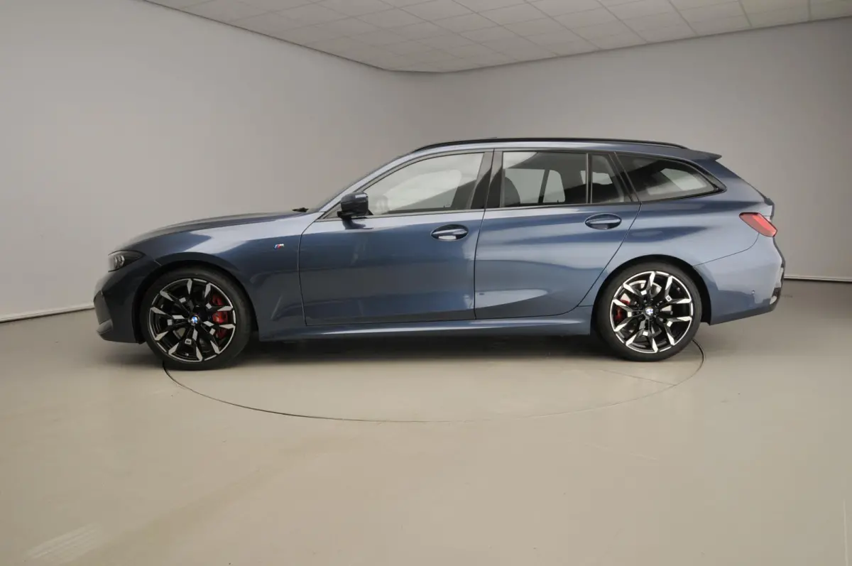 330d xDrive | M-Sportpakket | LED | Leder | HUD | Schuifdak | Trekhaak | Elektr. zetels | DAB | Harman-kardon sound | Alu 19 inch