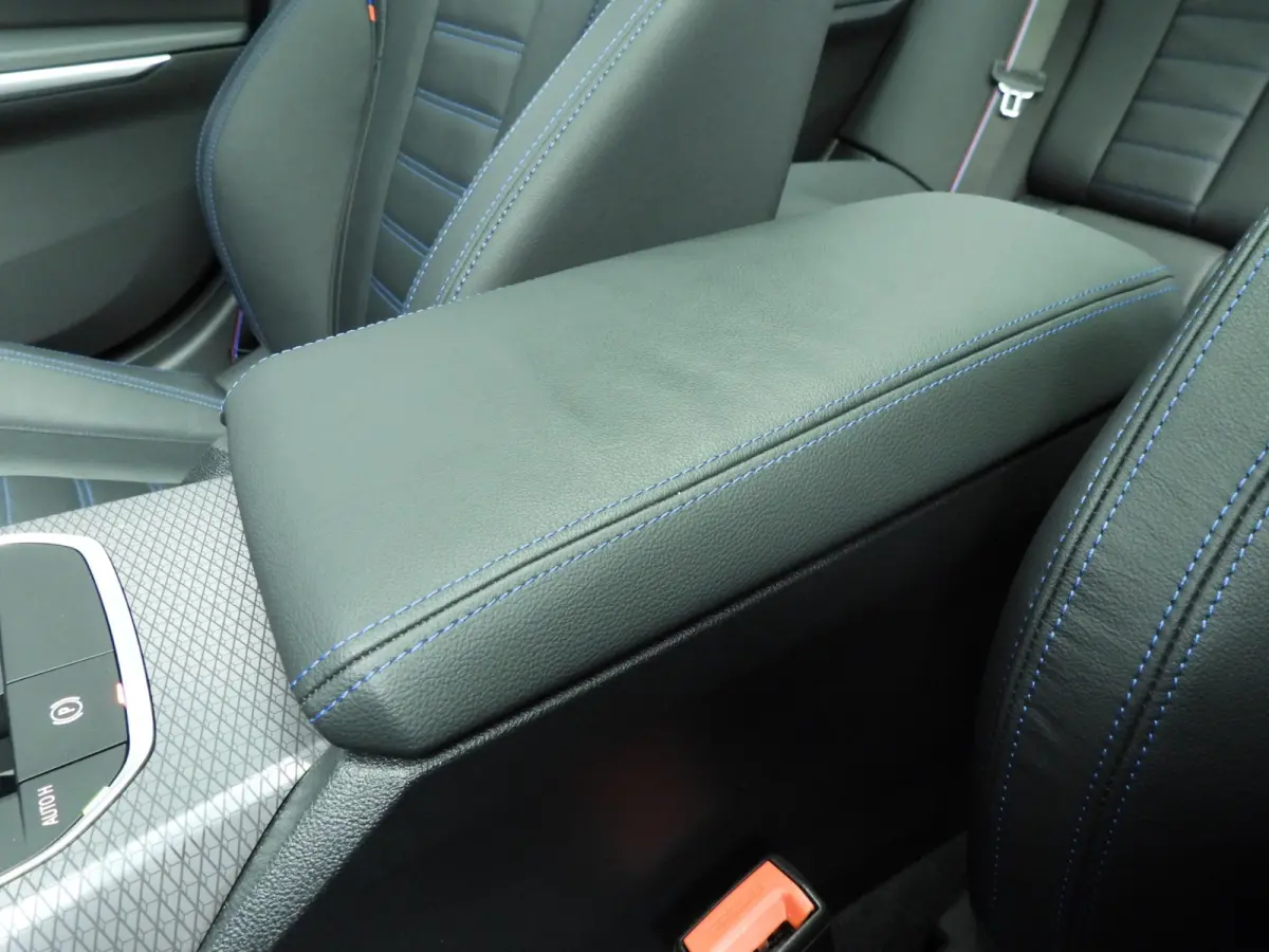 330d xDrive | M-Sportpakket | LED | Leder | HUD | Schuifdak | Trekhaak | Elektr. zetels | DAB | Harman-kardon sound | Alu 19 inch