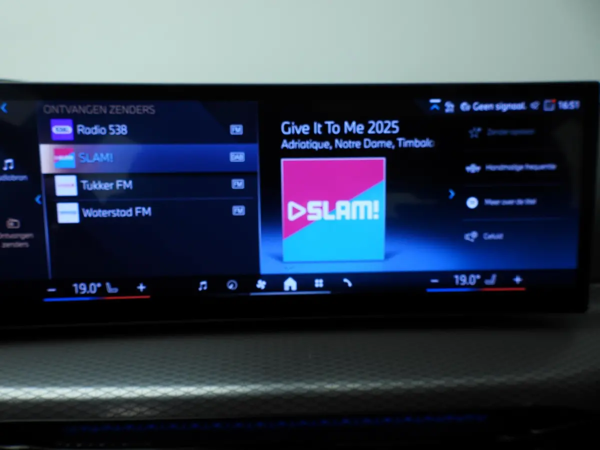 330d xDrive | M-Sportpakket | LED | Leder | HUD | Schuifdak | Trekhaak | Elektr. zetels | DAB | Harman-kardon sound | Alu 19 inch